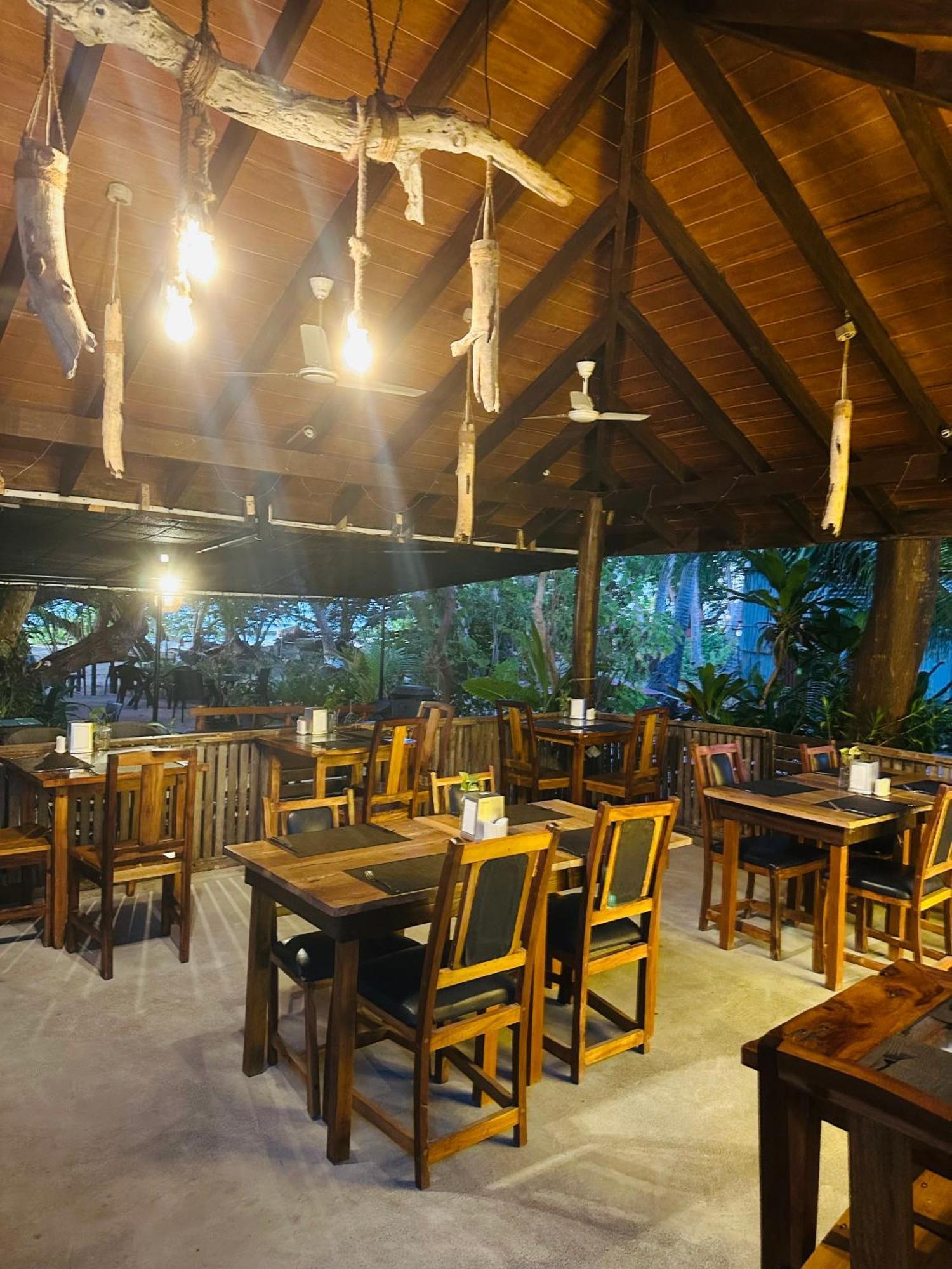 Thundi Sea View Hotel Fulidhoo Exterior photo